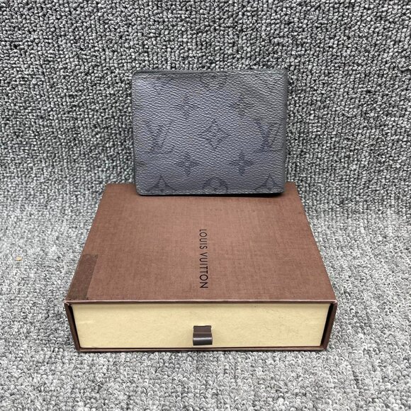 100% Authentic Louis Vuitton Leather Men's Wallet - Picture 2 of 12